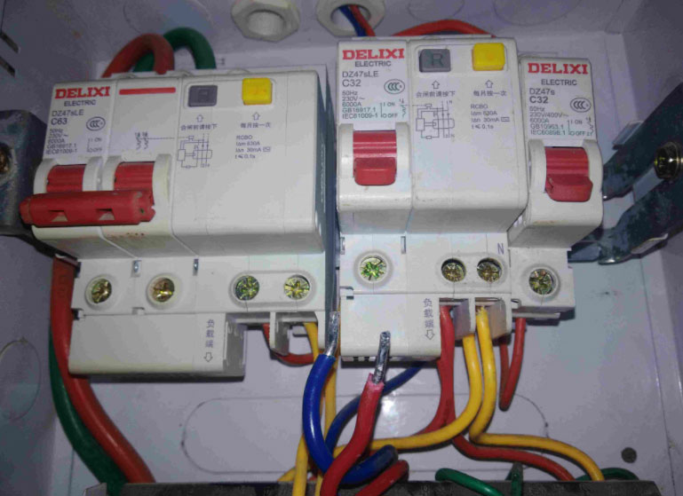 循環(huán)水泵插上就跳閘什么原因？